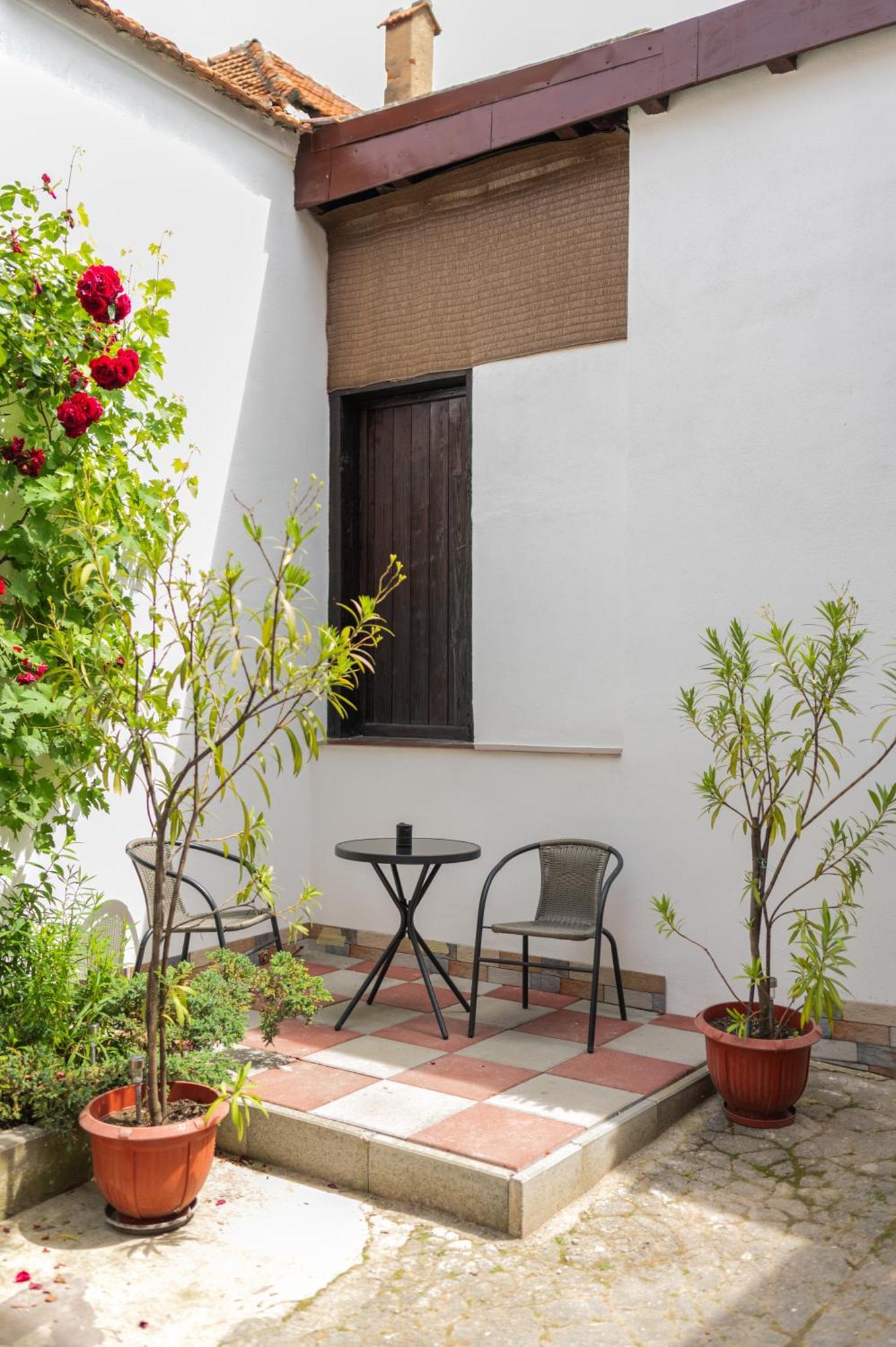 Fun House - Comfortable Stay With Garden And Near Parking Braşov Dış mekan fotoğraf